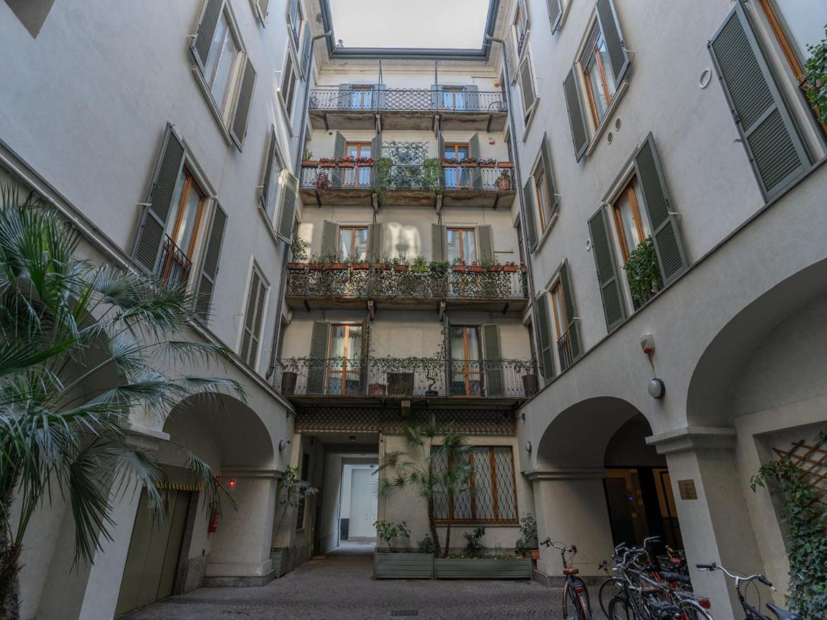 The Best Rent - Gorgeous Two-Bedroom Apartment In Porta Nuova District Milan Bagian luar foto