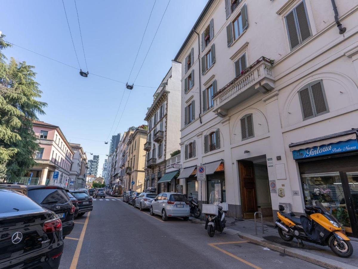 The Best Rent - Gorgeous Two-Bedroom Apartment In Porta Nuova District Milan Bagian luar foto