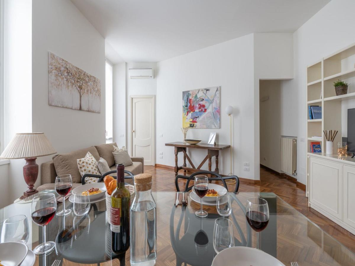The Best Rent - Gorgeous Two-Bedroom Apartment In Porta Nuova District Milan Bagian luar foto
