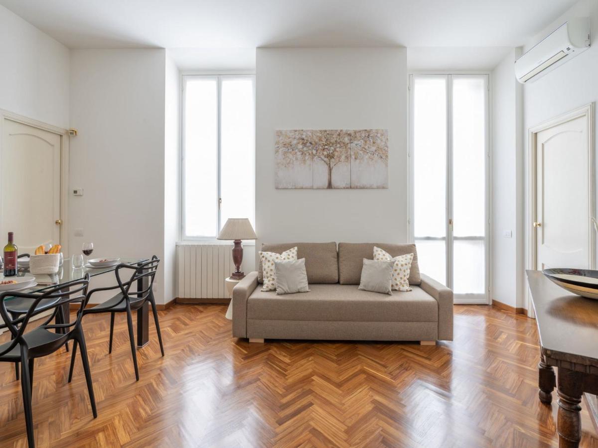 The Best Rent - Gorgeous Two-Bedroom Apartment In Porta Nuova District Milan Bagian luar foto