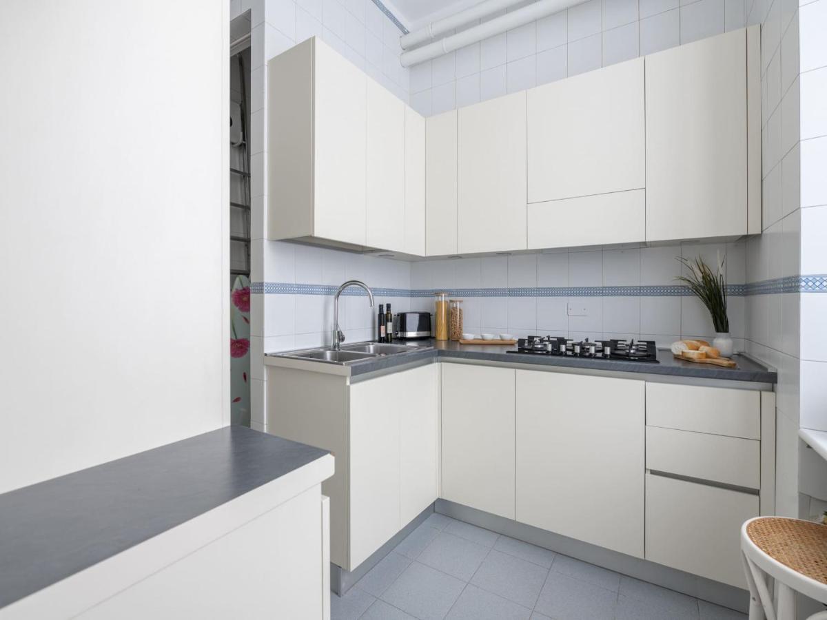 The Best Rent - Gorgeous Two-Bedroom Apartment In Porta Nuova District Milan Bagian luar foto