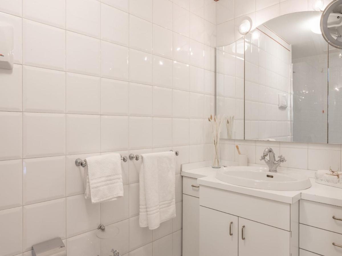 The Best Rent - Gorgeous Two-Bedroom Apartment In Porta Nuova District Milan Bagian luar foto