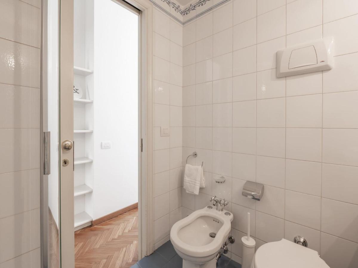 The Best Rent - Gorgeous Two-Bedroom Apartment In Porta Nuova District Milan Bagian luar foto